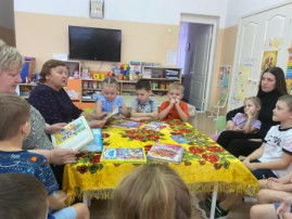 «Расскажи мне сказку, бабушка!» «Расскажи мне сказку, бабушка!».