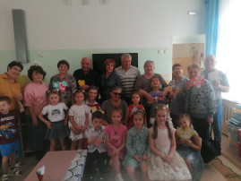 «Хорошо нам рядышком с дедушкой и бабушкой» «Хорошо нам рядышком с дедушкой и бабушкой».