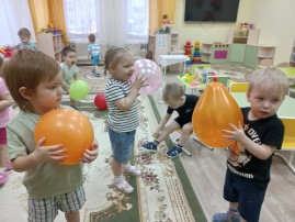 "С днем рождения!" "С днем рождения!".
