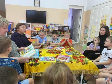 «Расскажи мне сказку, бабушка!» «Расскажи мне сказку, бабушка!».
